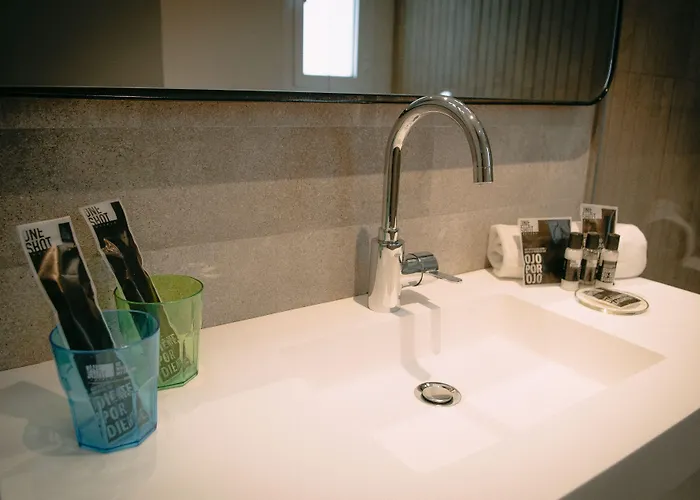 One Shot Colon 호텔